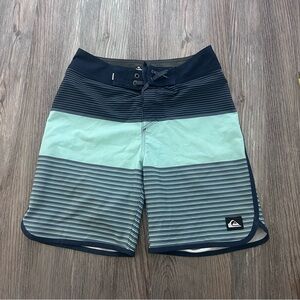 Quiksilver boys swim trunks size 10